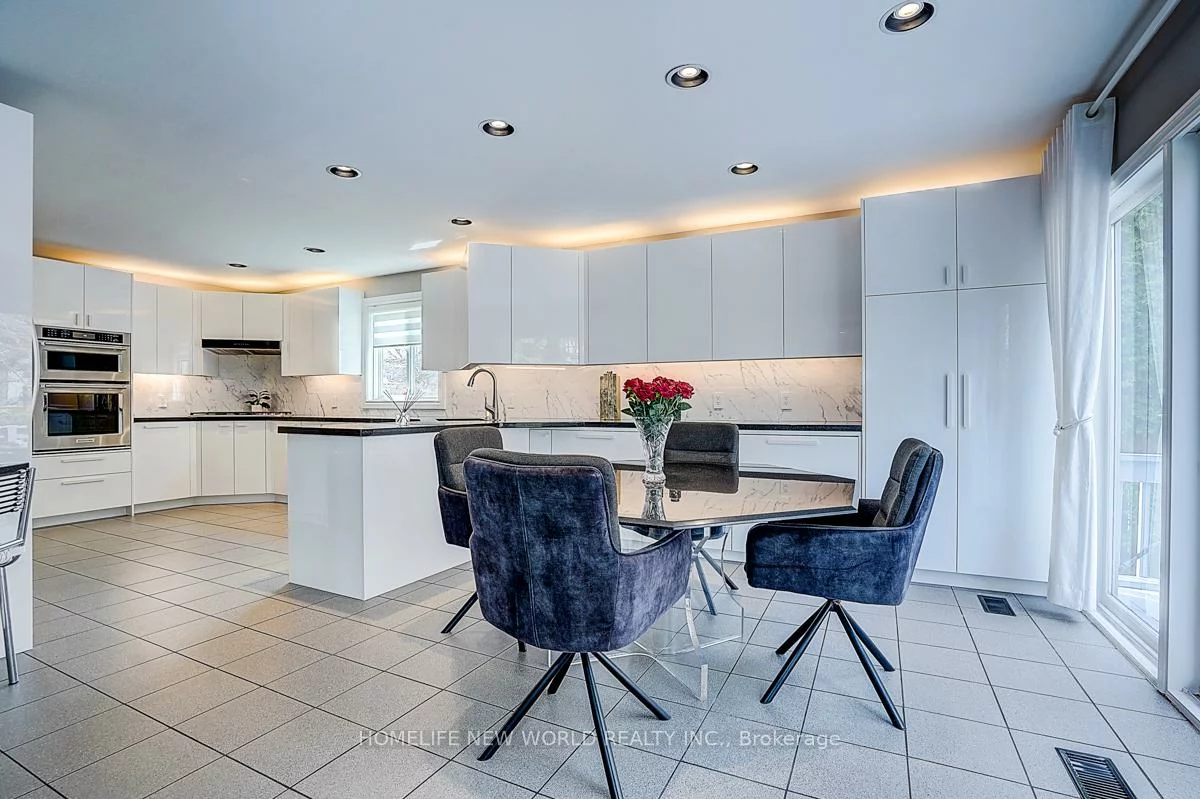 594, Woburn, Bedford Park-Nortown, Toronto