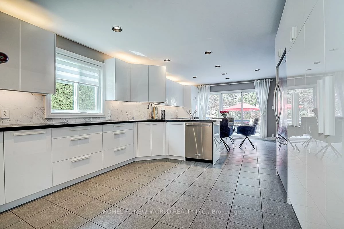 594, Woburn, Bedford Park-Nortown, Toronto