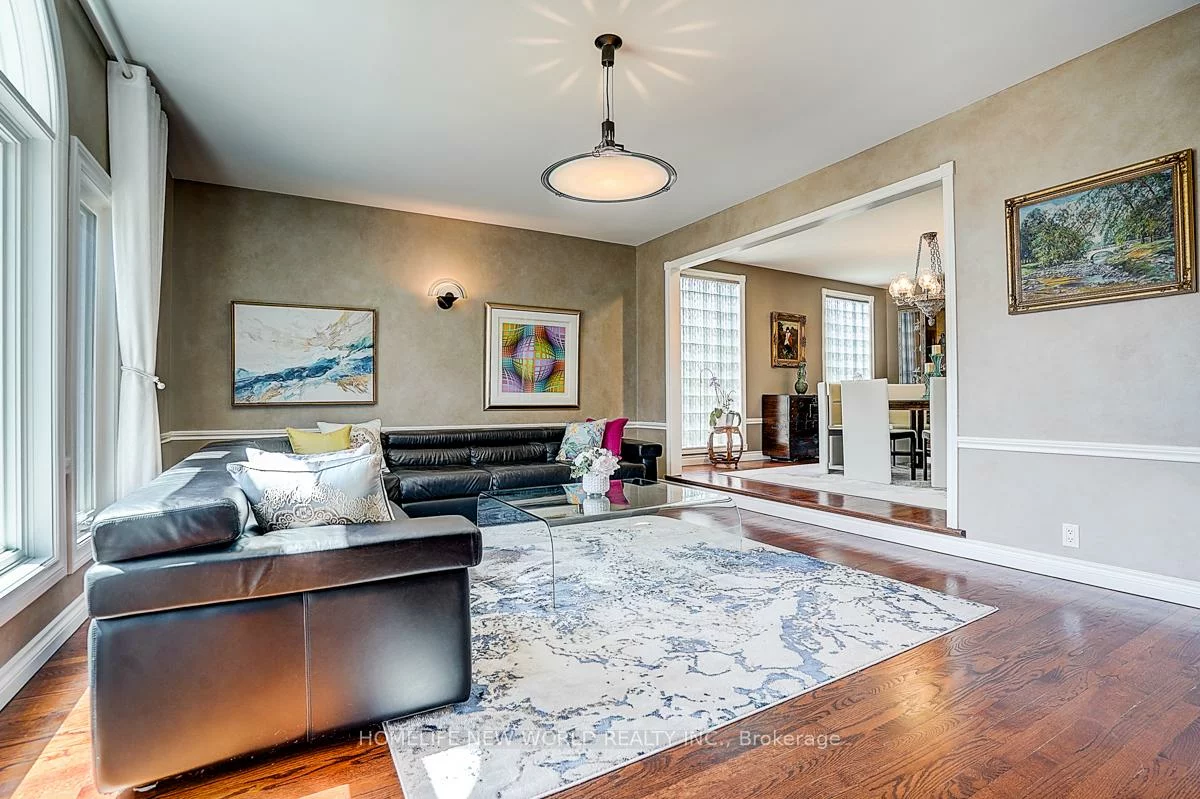 594, Woburn, Bedford Park-Nortown, Toronto