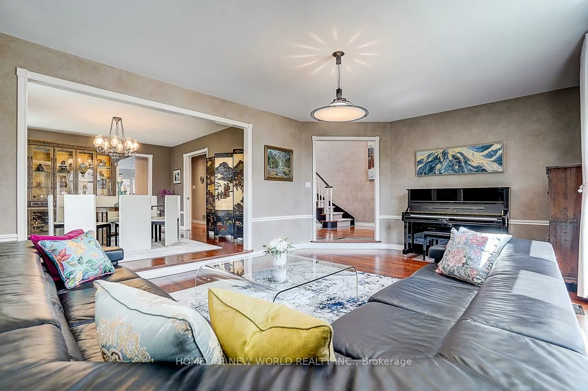 594, Woburn, Bedford Park-Nortown, Toronto