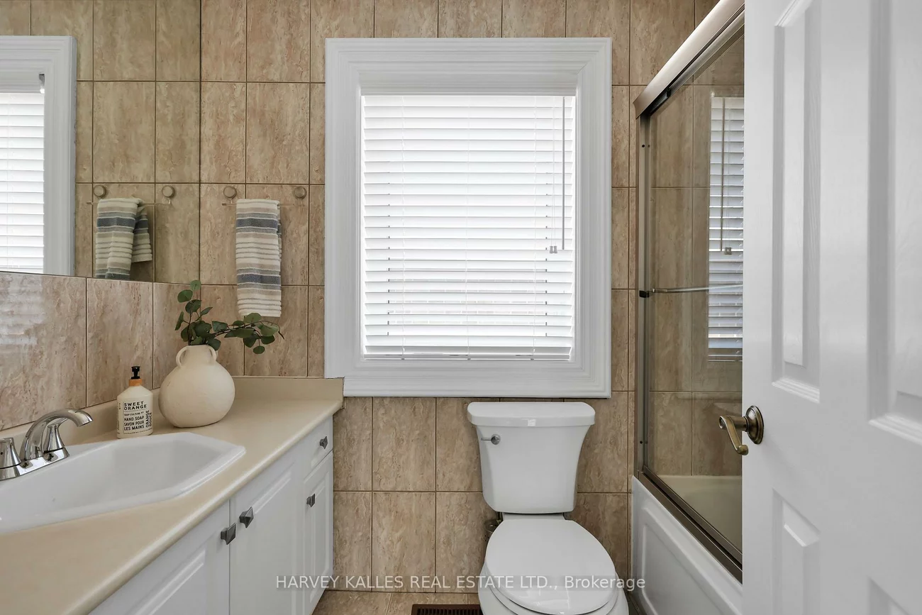 131, Bannockburn, Bedford Park-Nortown, Toronto