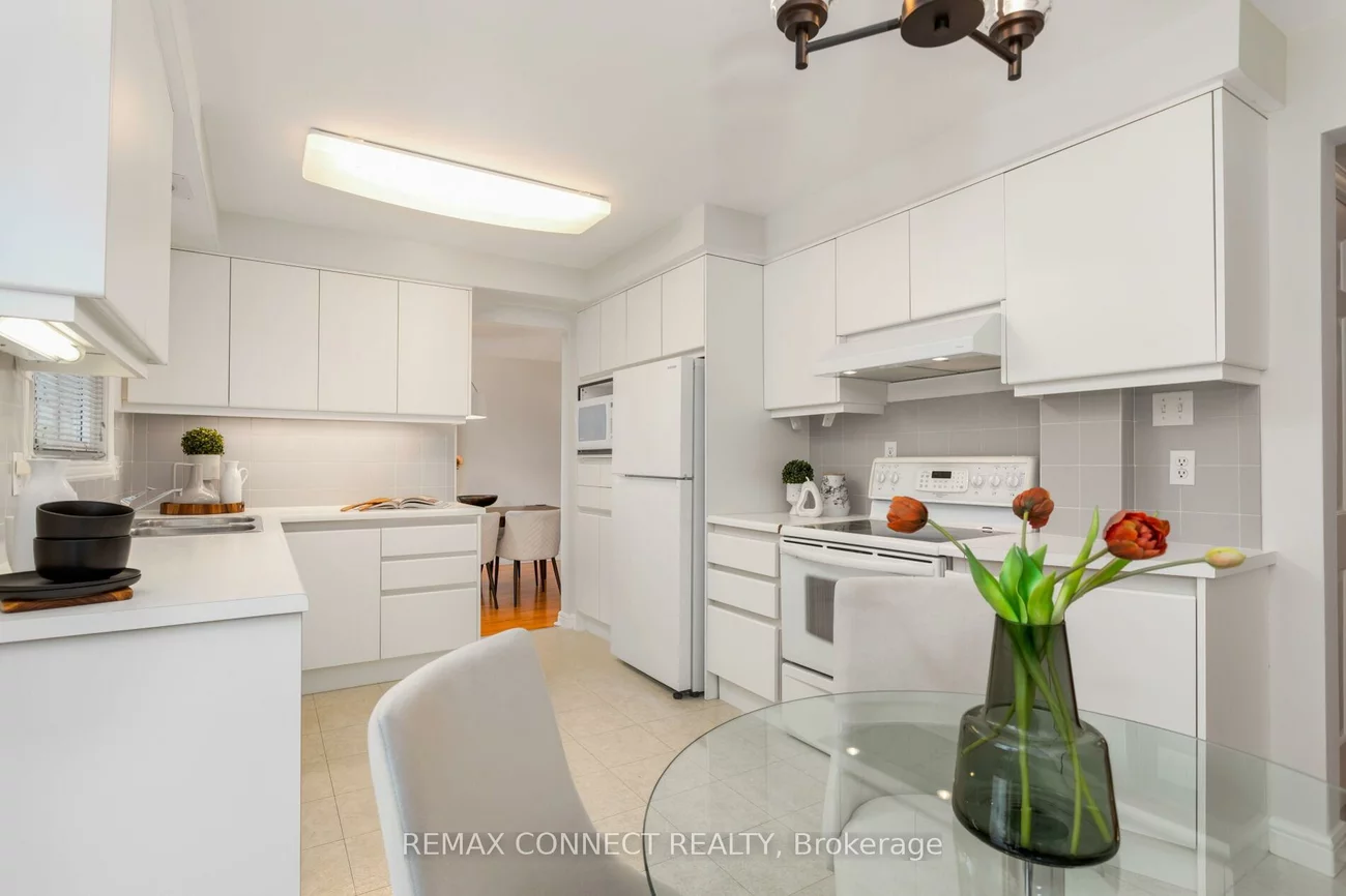 16, Shadberry, Hillcrest Village, Toronto