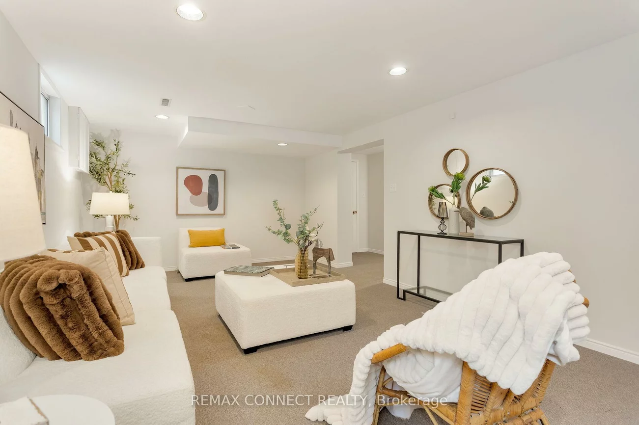 16, Shadberry, Hillcrest Village, Toronto