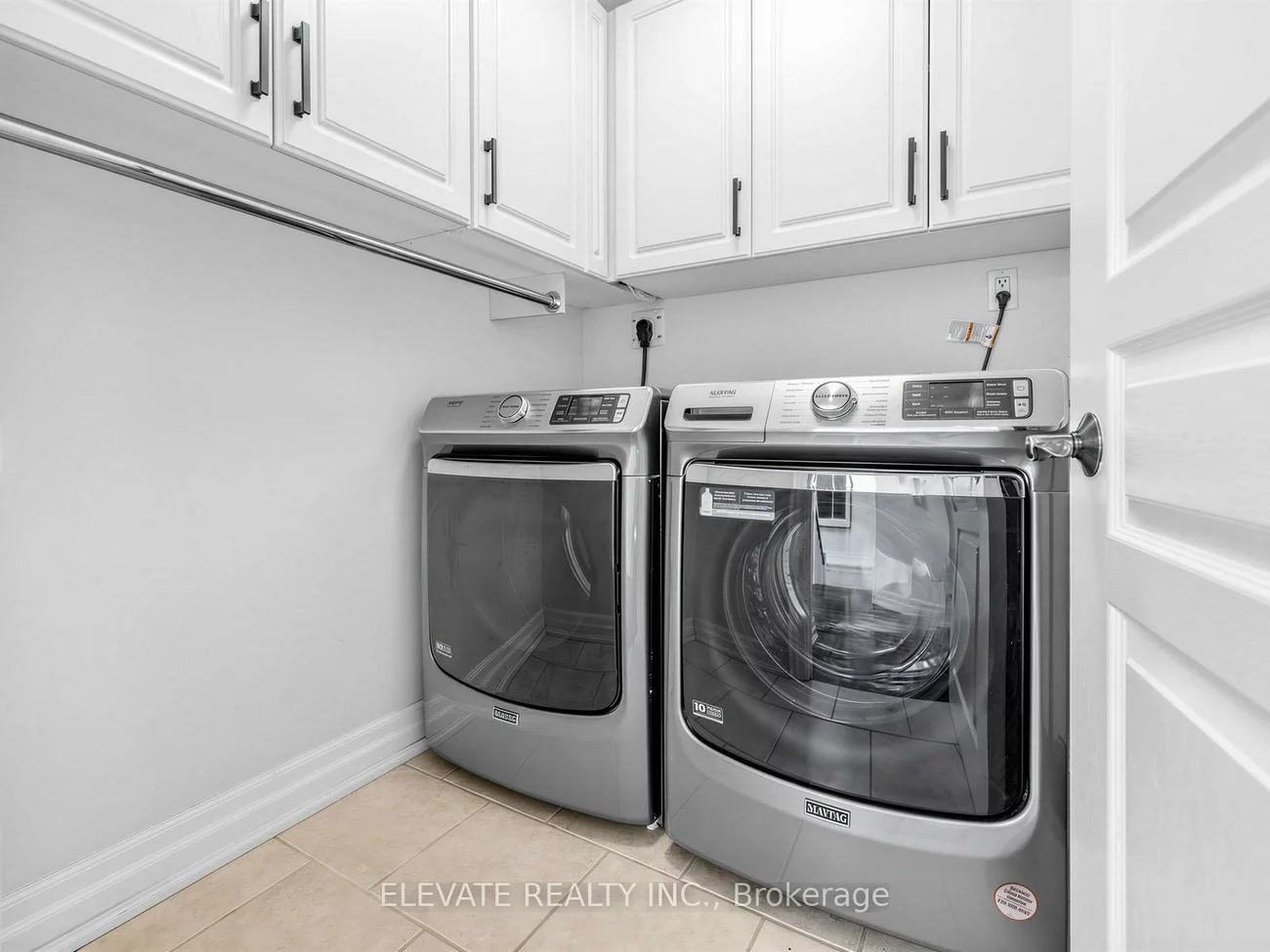 19, Dunblaine, Bedford Park-Nortown, Toronto