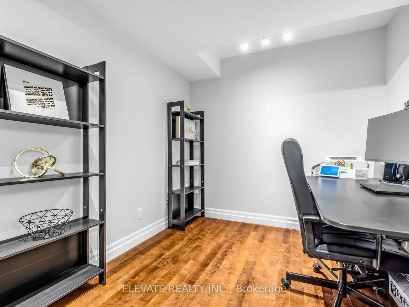 19, Dunblaine, Bedford Park-Nortown, Toronto