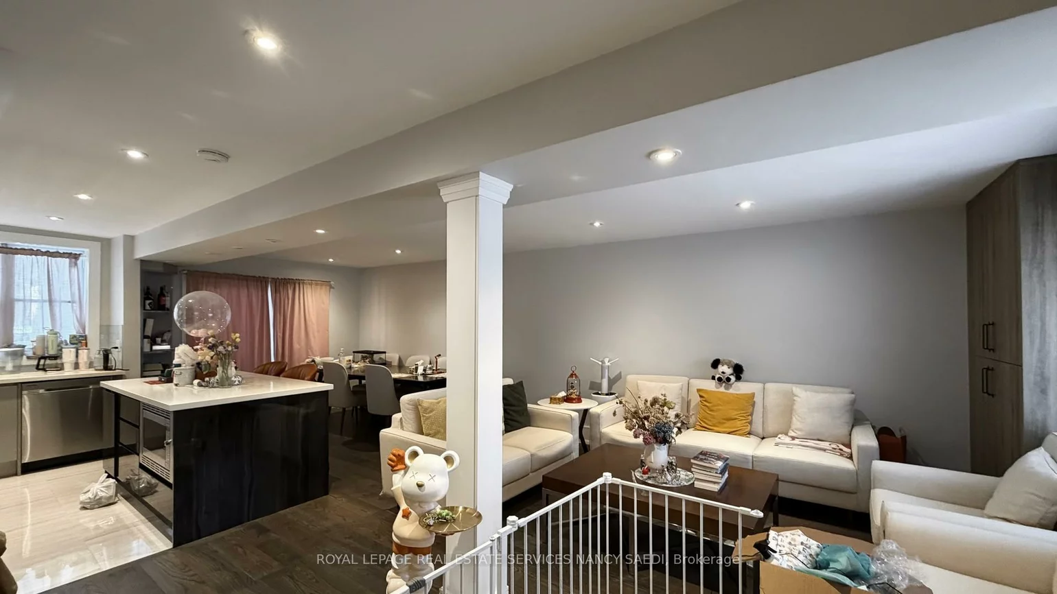 72, Mann, Mount Pleasant East, Toronto
