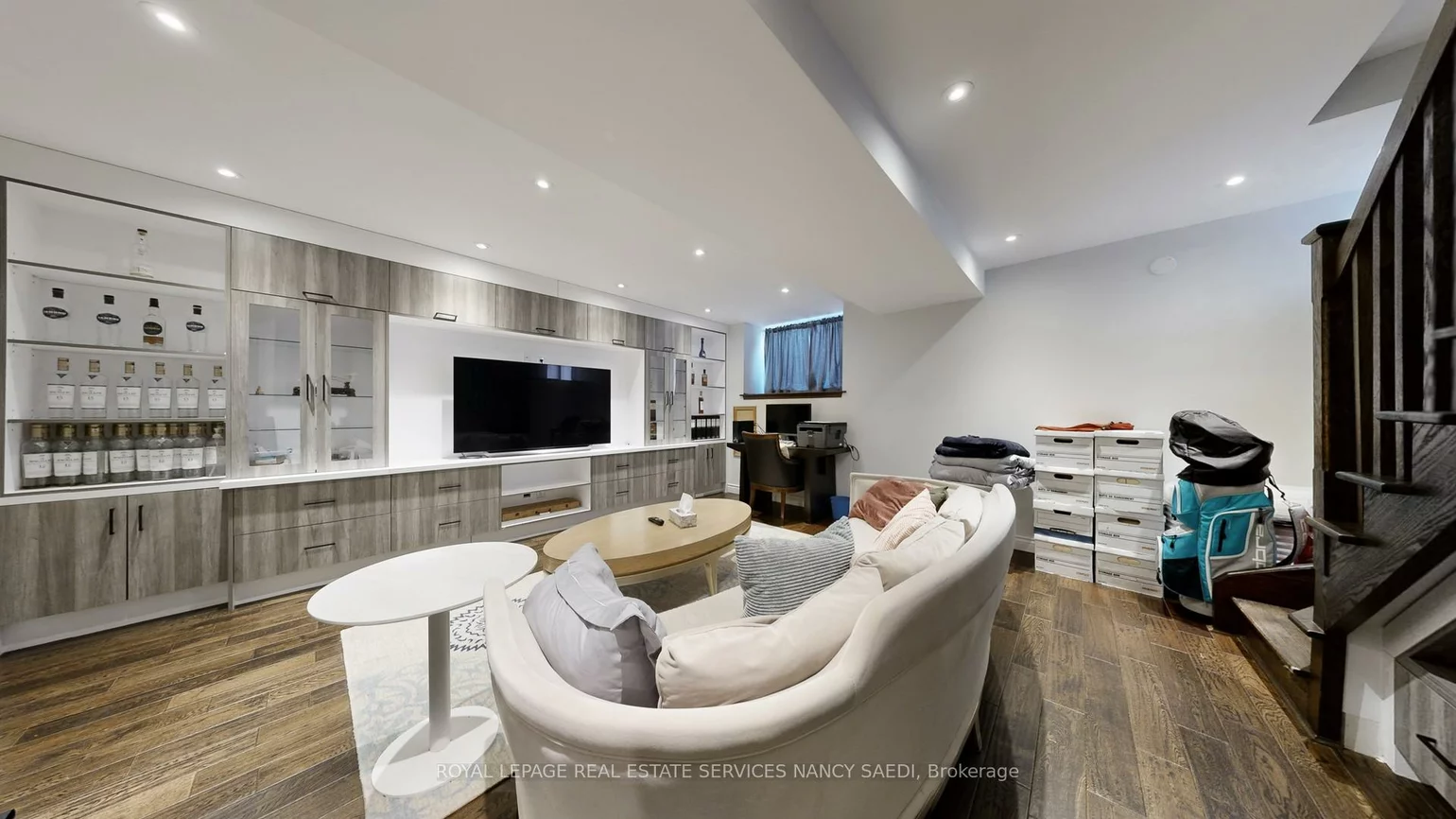 72, Mann, Mount Pleasant East, Toronto