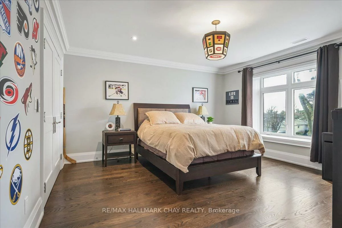 20, Ealing, St. Andrew-Windfields, Toronto
