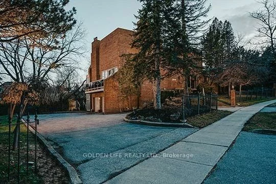 1, Garnier, Bayview Woods-Steeles, Toronto