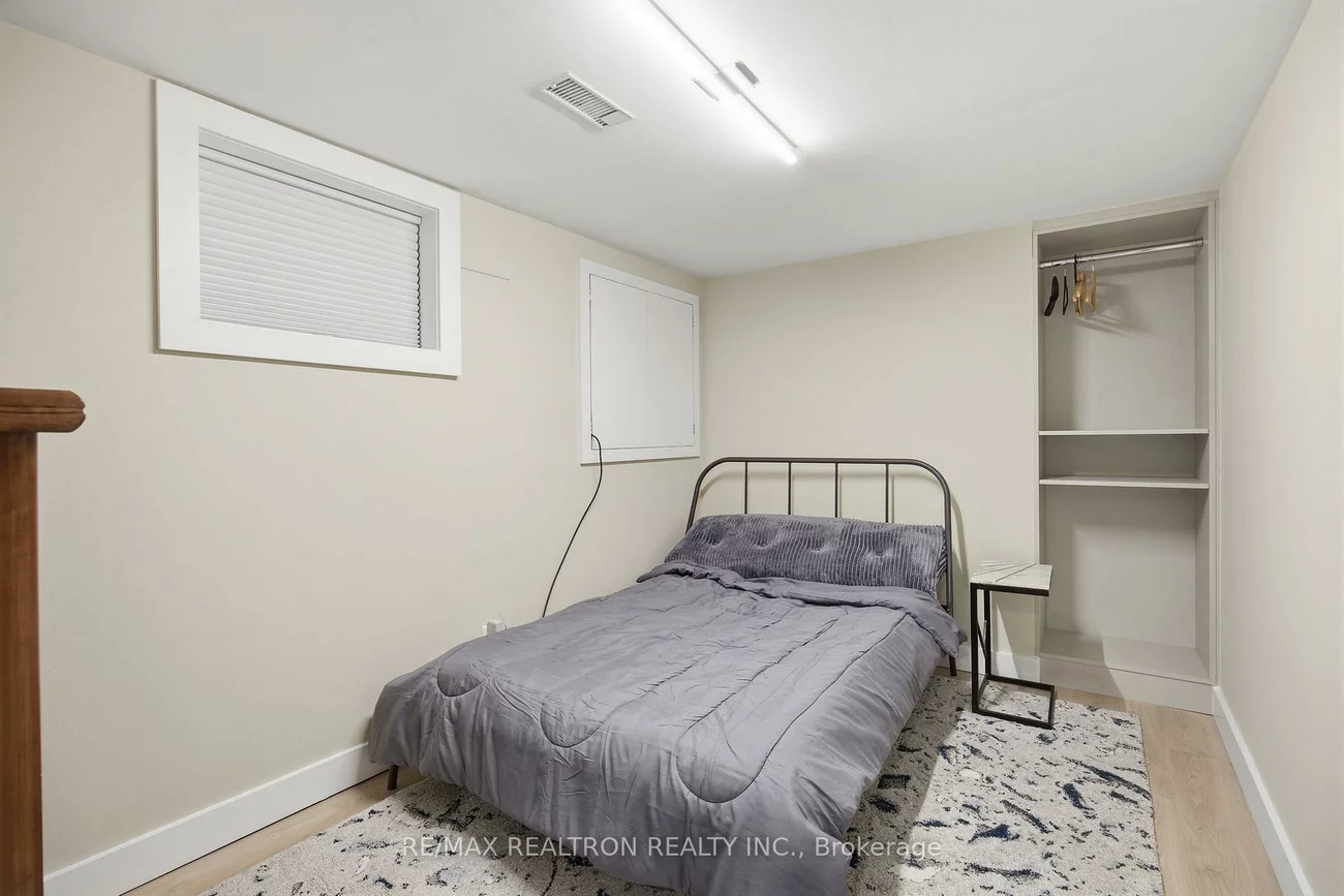52, Burncrest, Bedford Park-Nortown, Toronto
