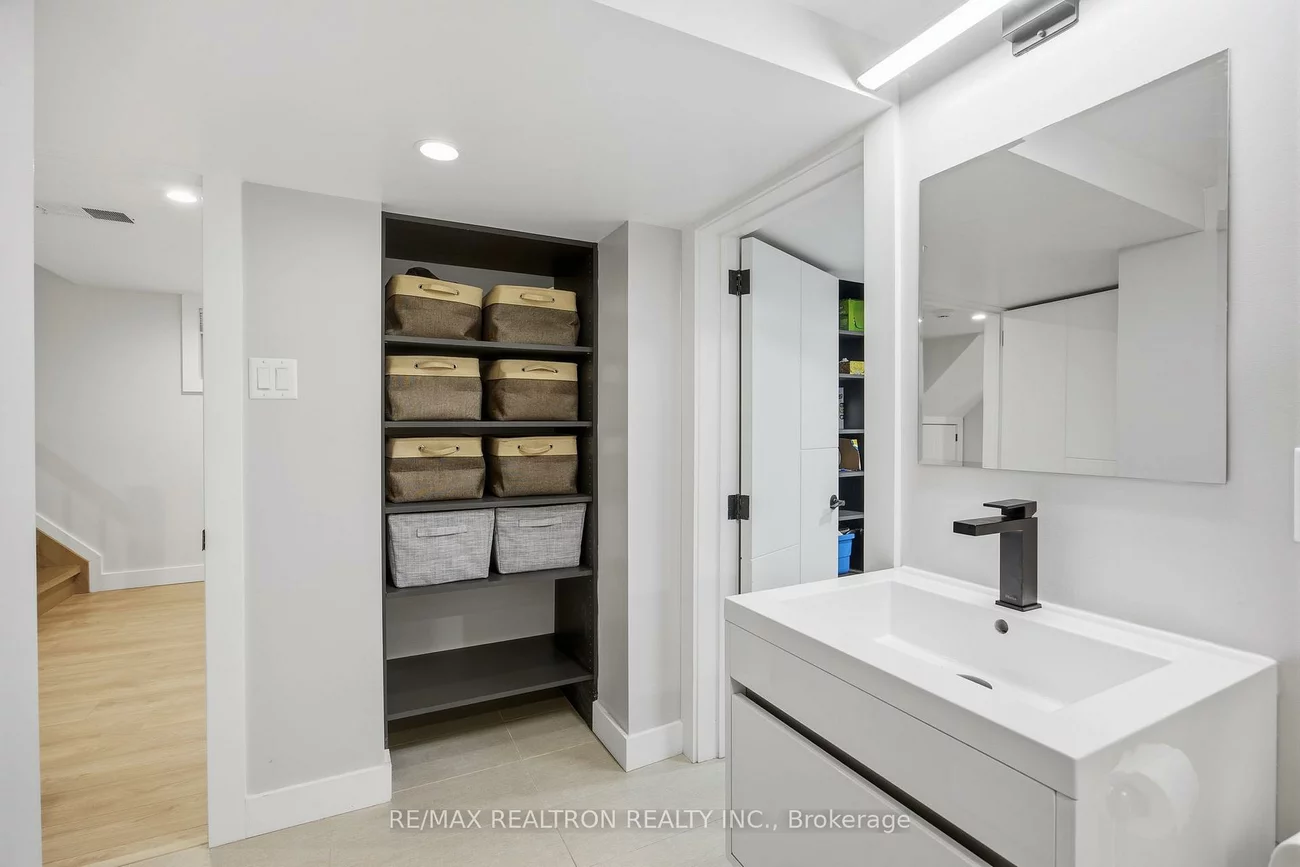52, Burncrest, Bedford Park-Nortown, Toronto
