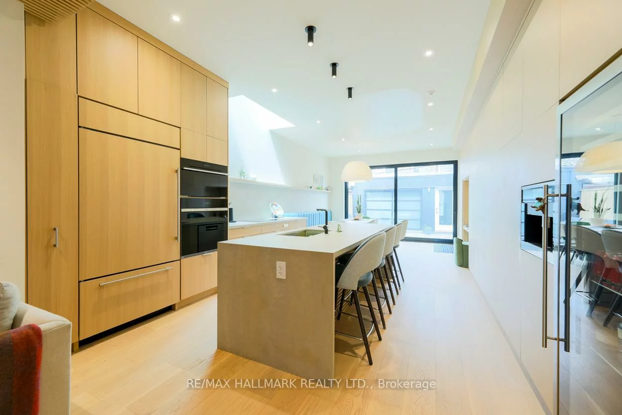 728, Richmond, Niagara, Toronto