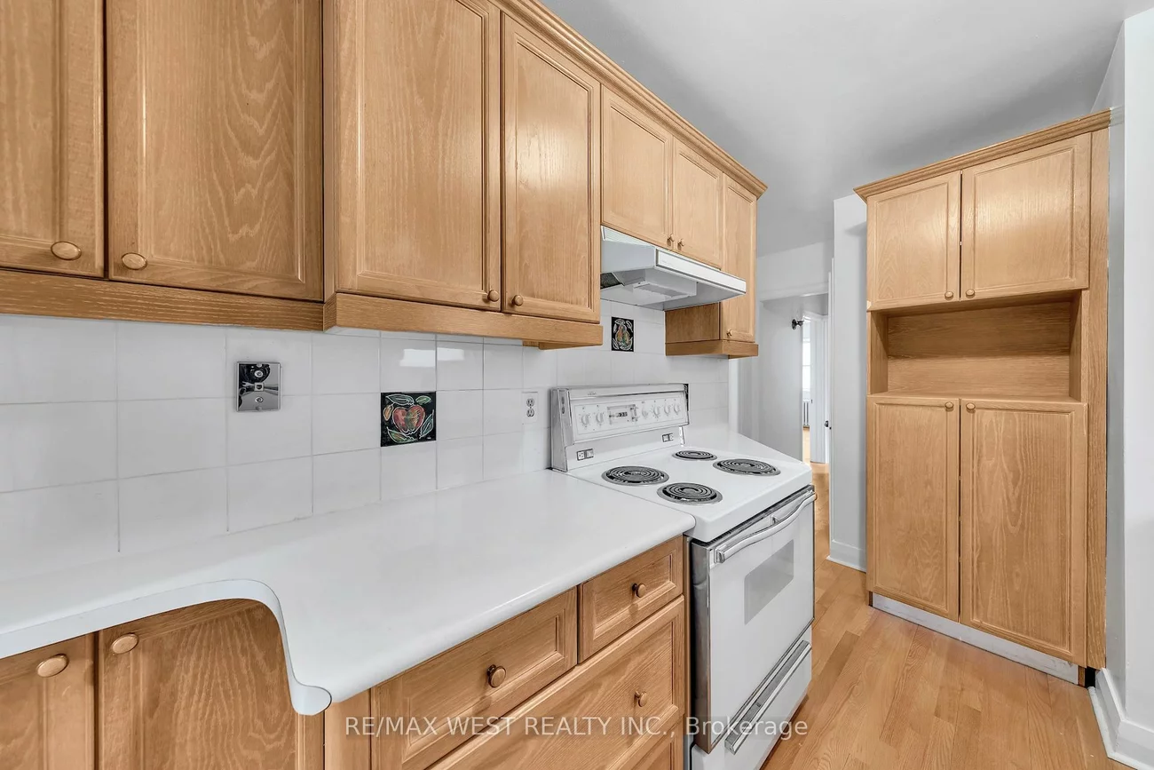 284, Fairlawn, Lawrence Park North, Toronto