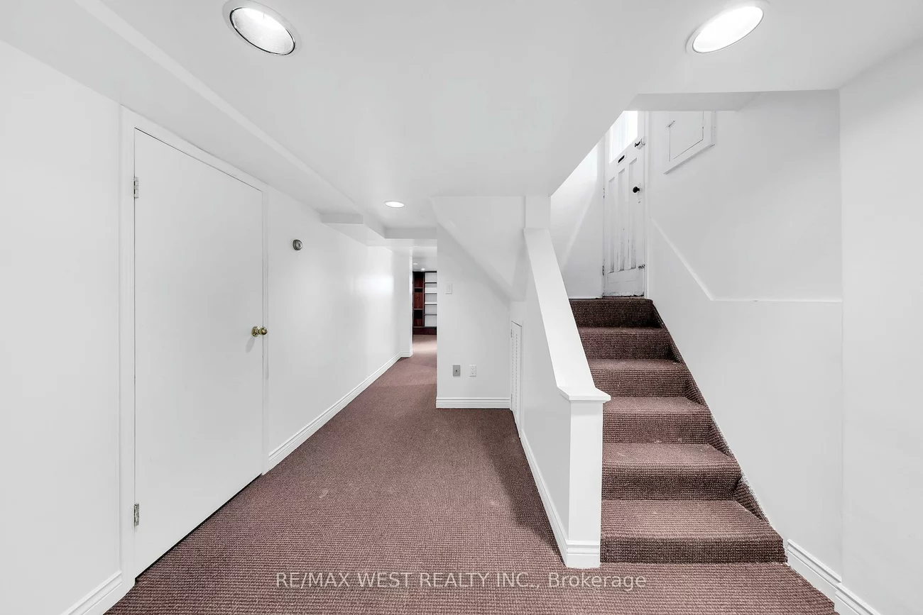 284, Fairlawn, Lawrence Park North, Toronto