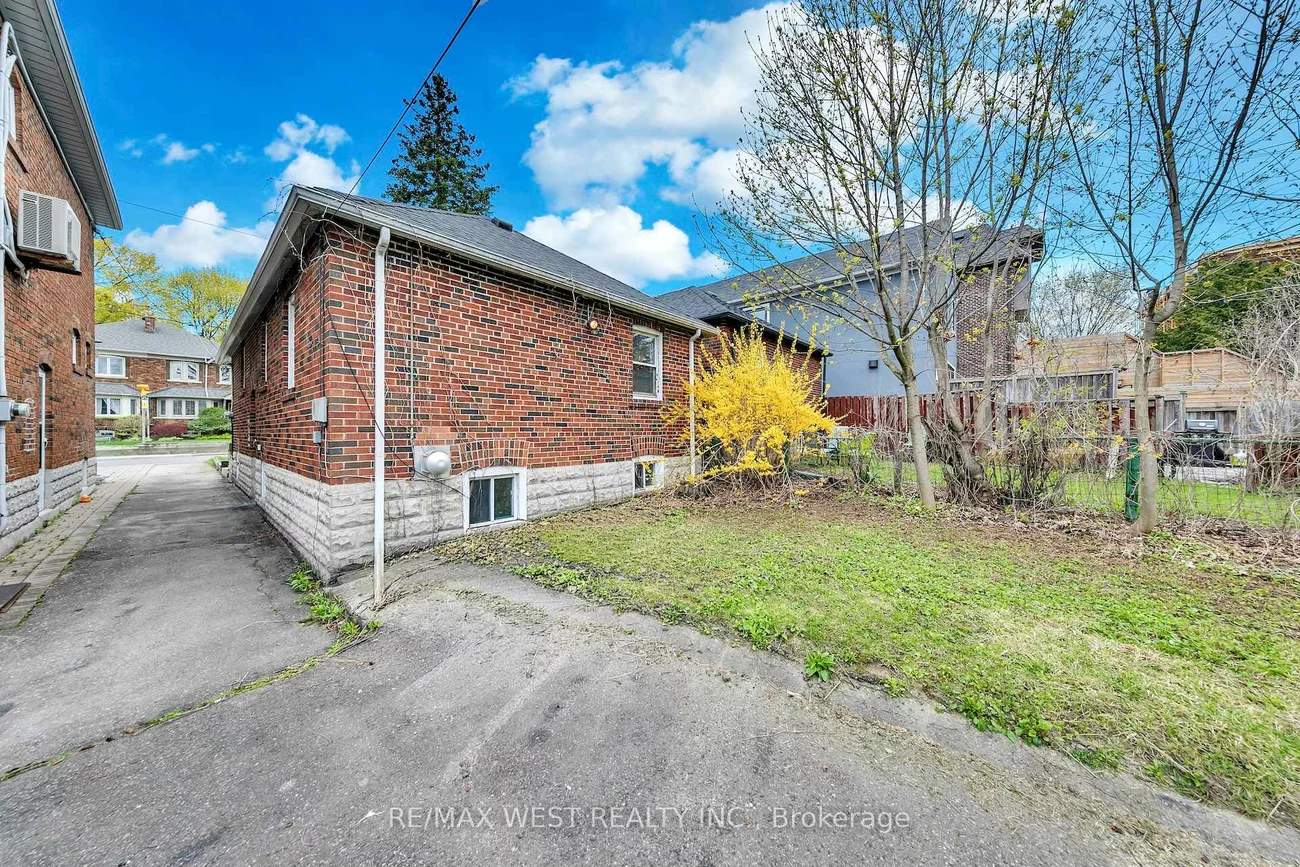 284, Fairlawn, Lawrence Park North, Toronto