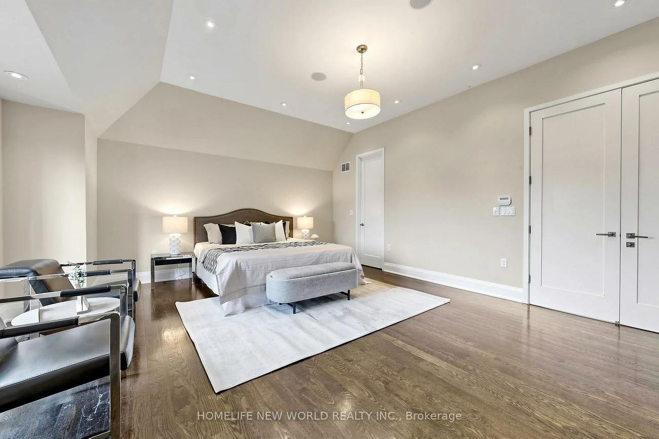 220, Roe, Bedford Park-Nortown, Toronto