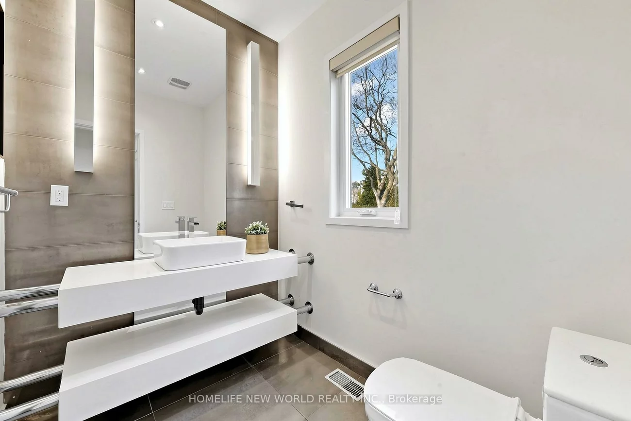 220, Roe, Bedford Park-Nortown, Toronto