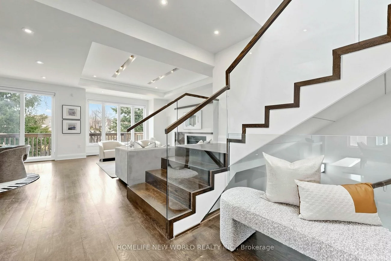 220, Roe, Bedford Park-Nortown, Toronto