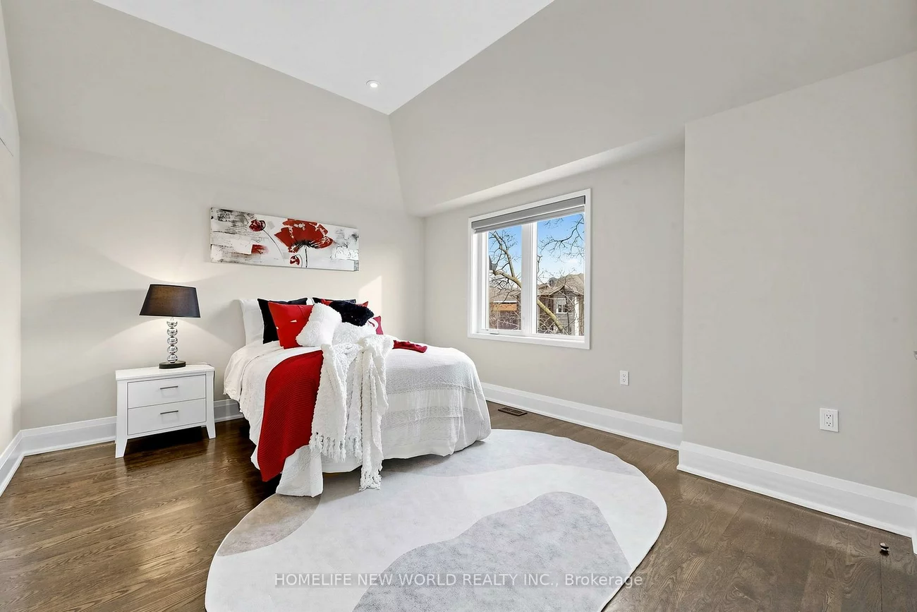 220, Roe, Bedford Park-Nortown, Toronto