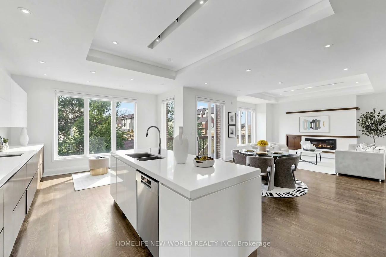 220, Roe, Bedford Park-Nortown, Toronto