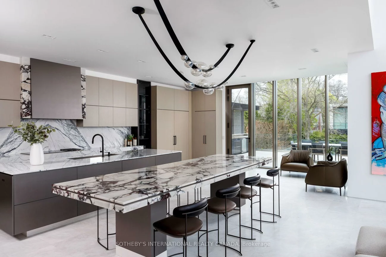 211, Dunvegan, Forest Hill South, Toronto