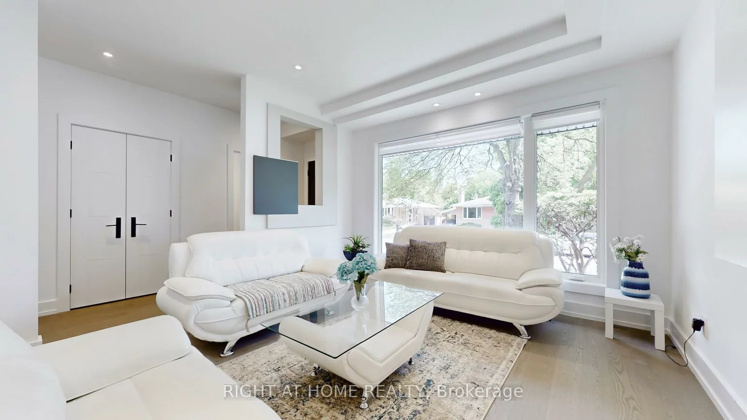 136, Santa Barbara, Willowdale West, Toronto