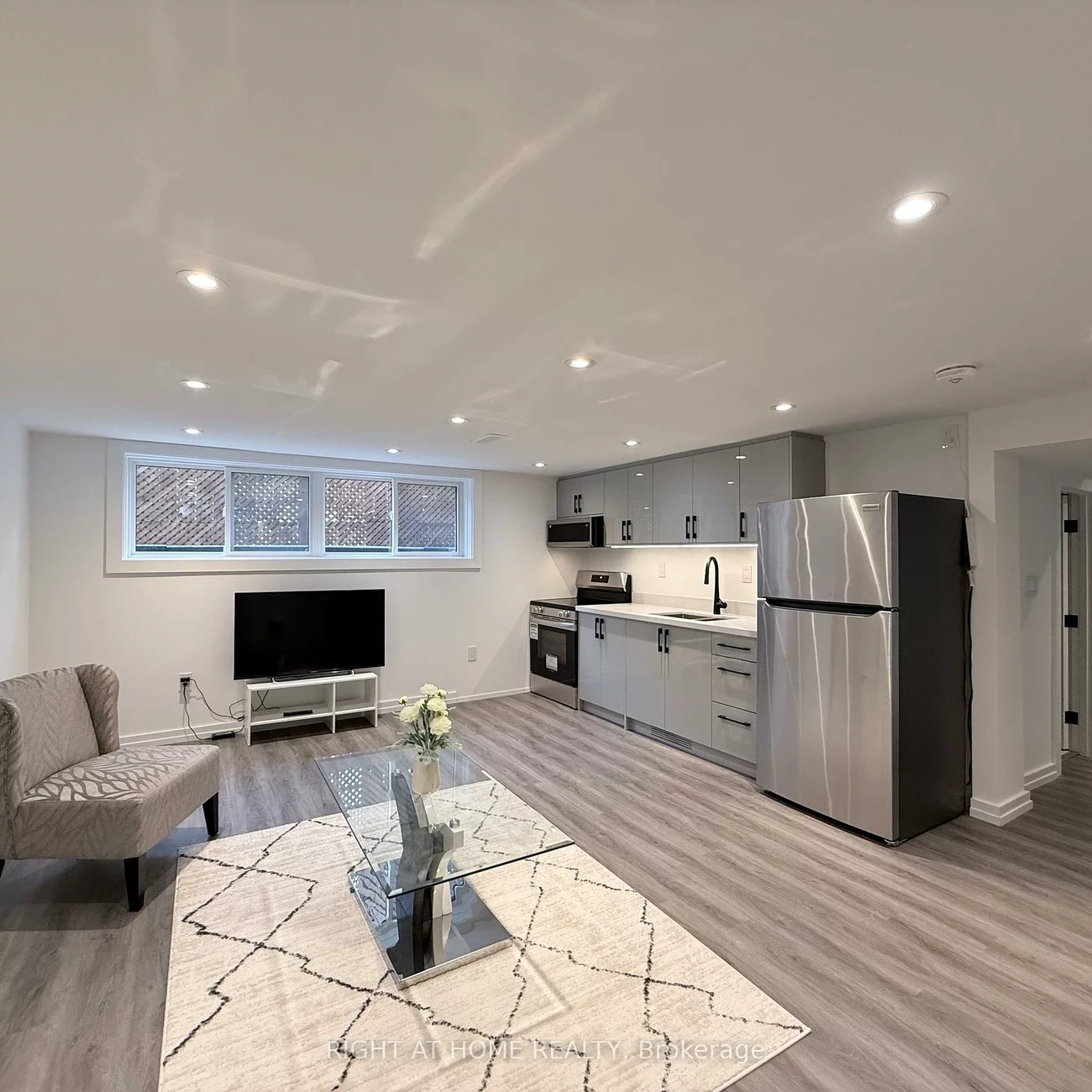 136, Santa Barbara, Willowdale West, Toronto