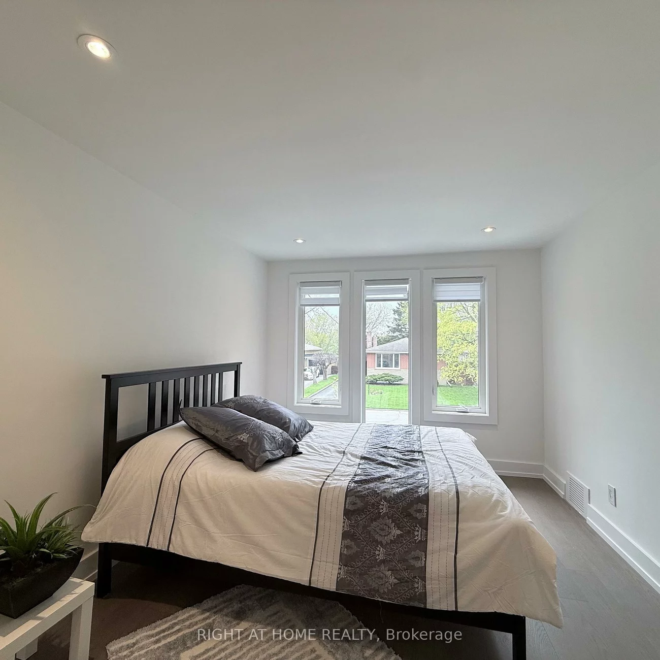 136, Santa Barbara, Willowdale West, Toronto