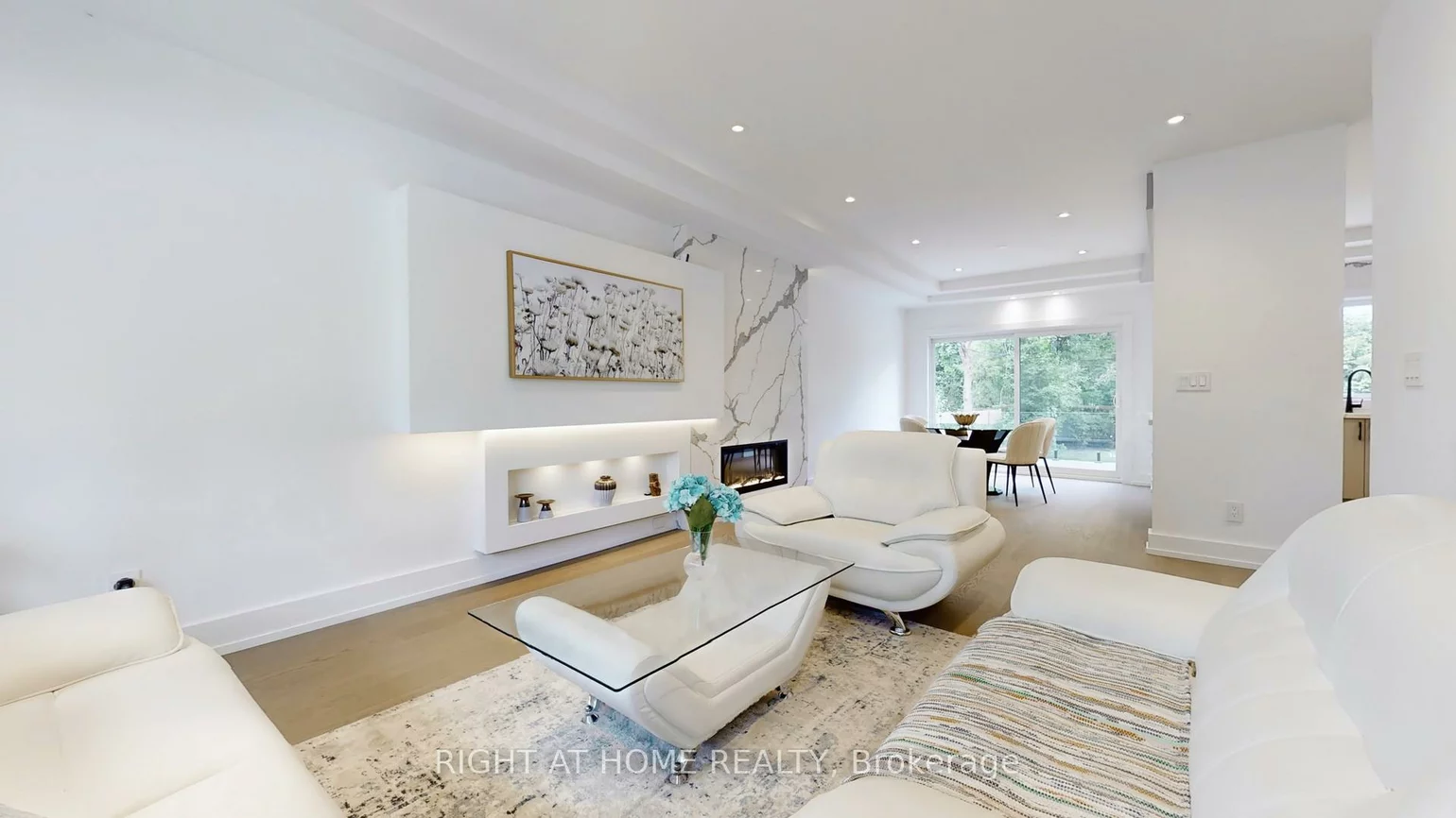 136, Santa Barbara, Willowdale West, Toronto