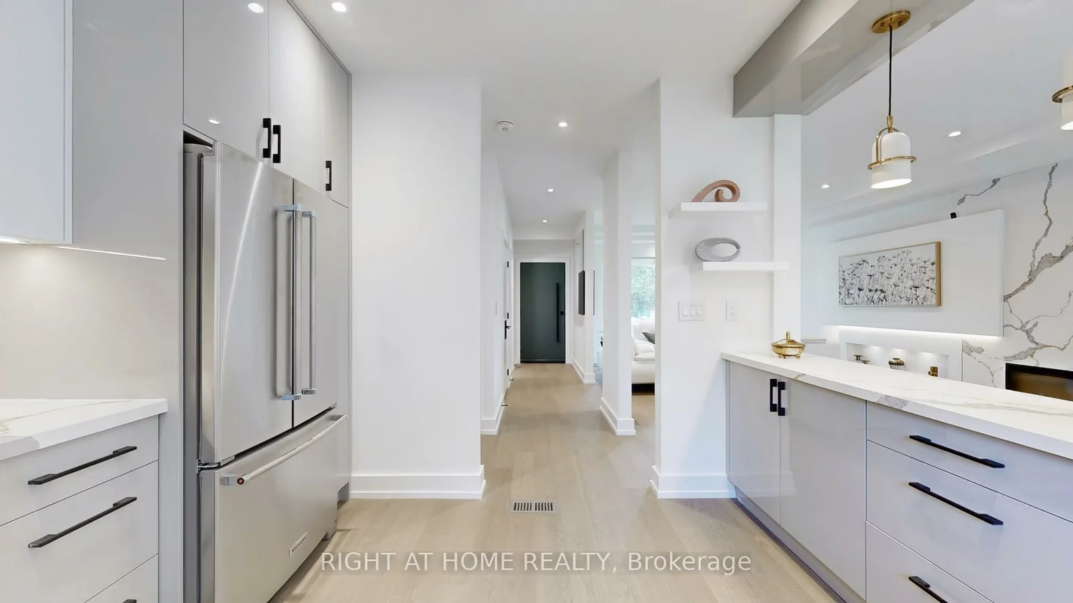 136, Santa Barbara, Willowdale West, Toronto
