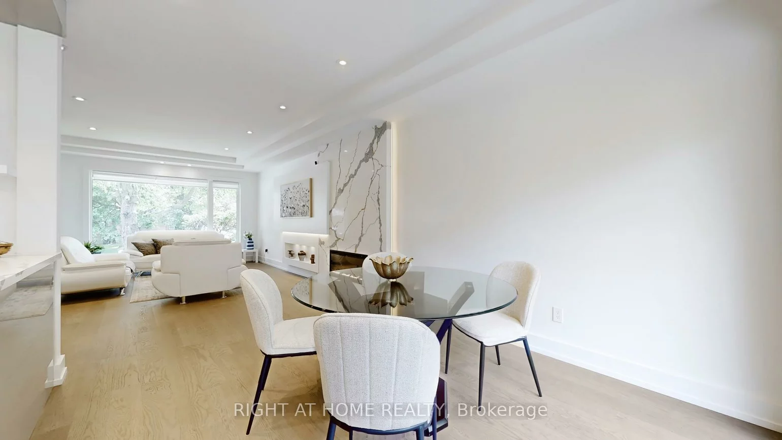 136, Santa Barbara, Willowdale West, Toronto