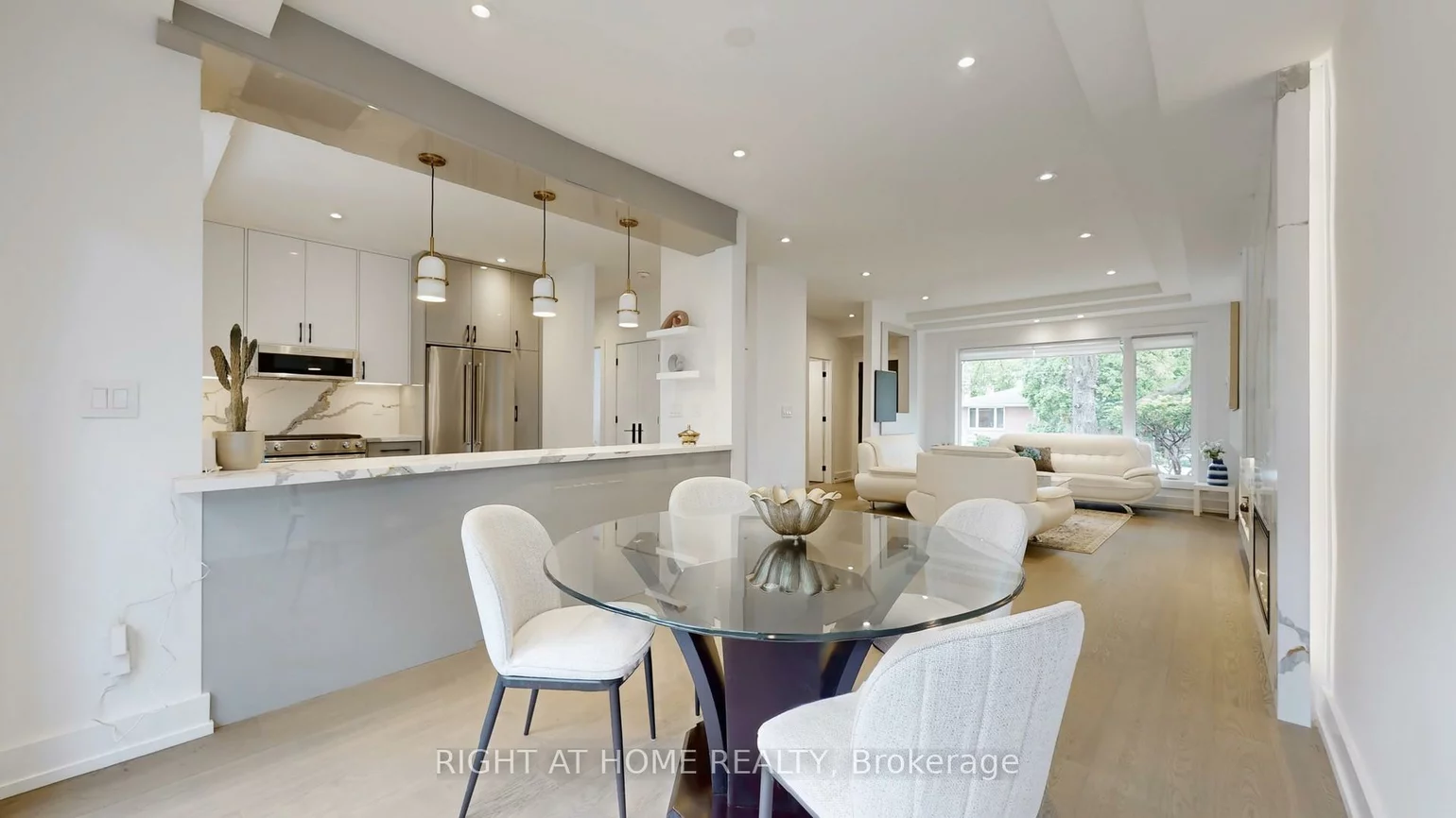 136, Santa Barbara, Willowdale West, Toronto