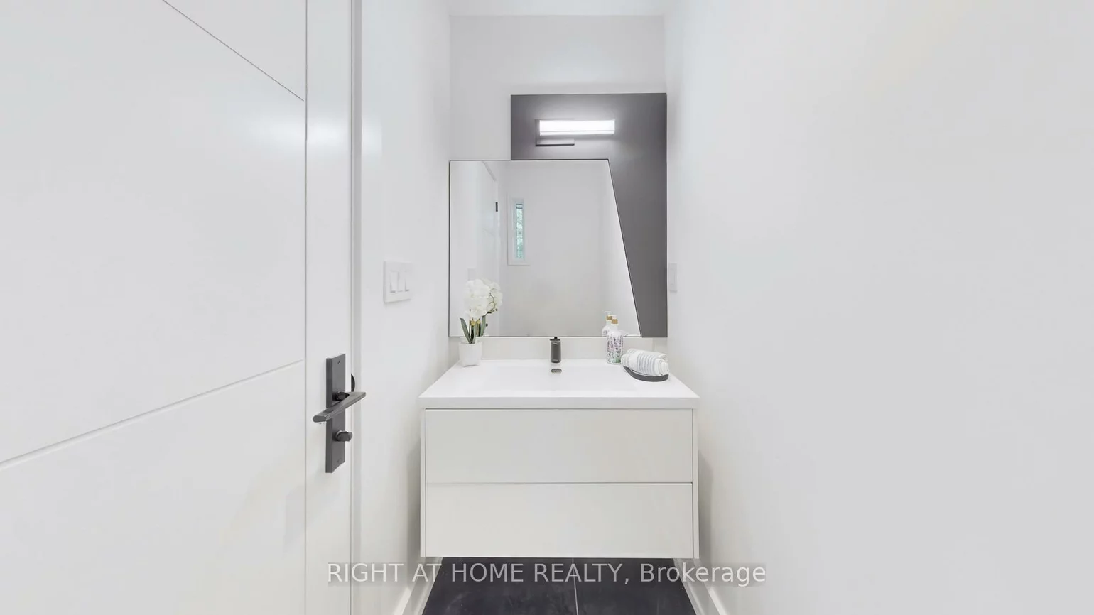 136, Santa Barbara, Willowdale West, Toronto