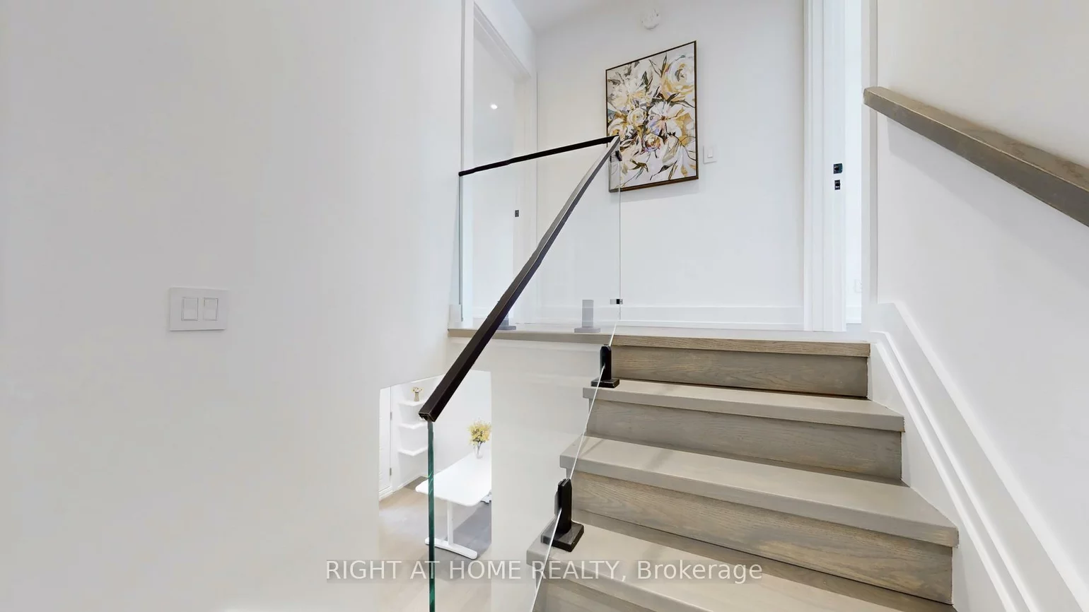 136, Santa Barbara, Willowdale West, Toronto