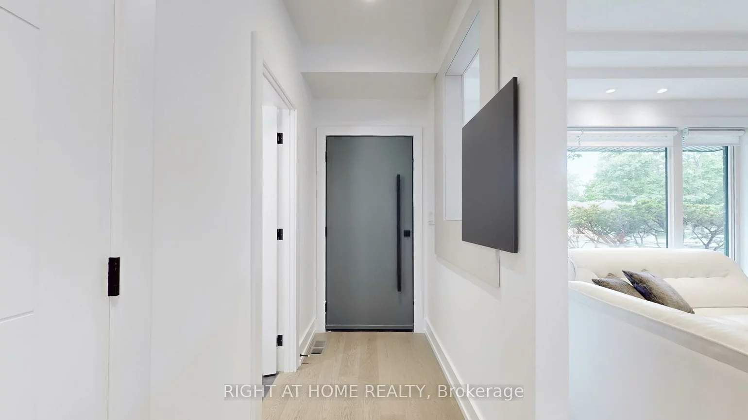 136, Santa Barbara, Willowdale West, Toronto