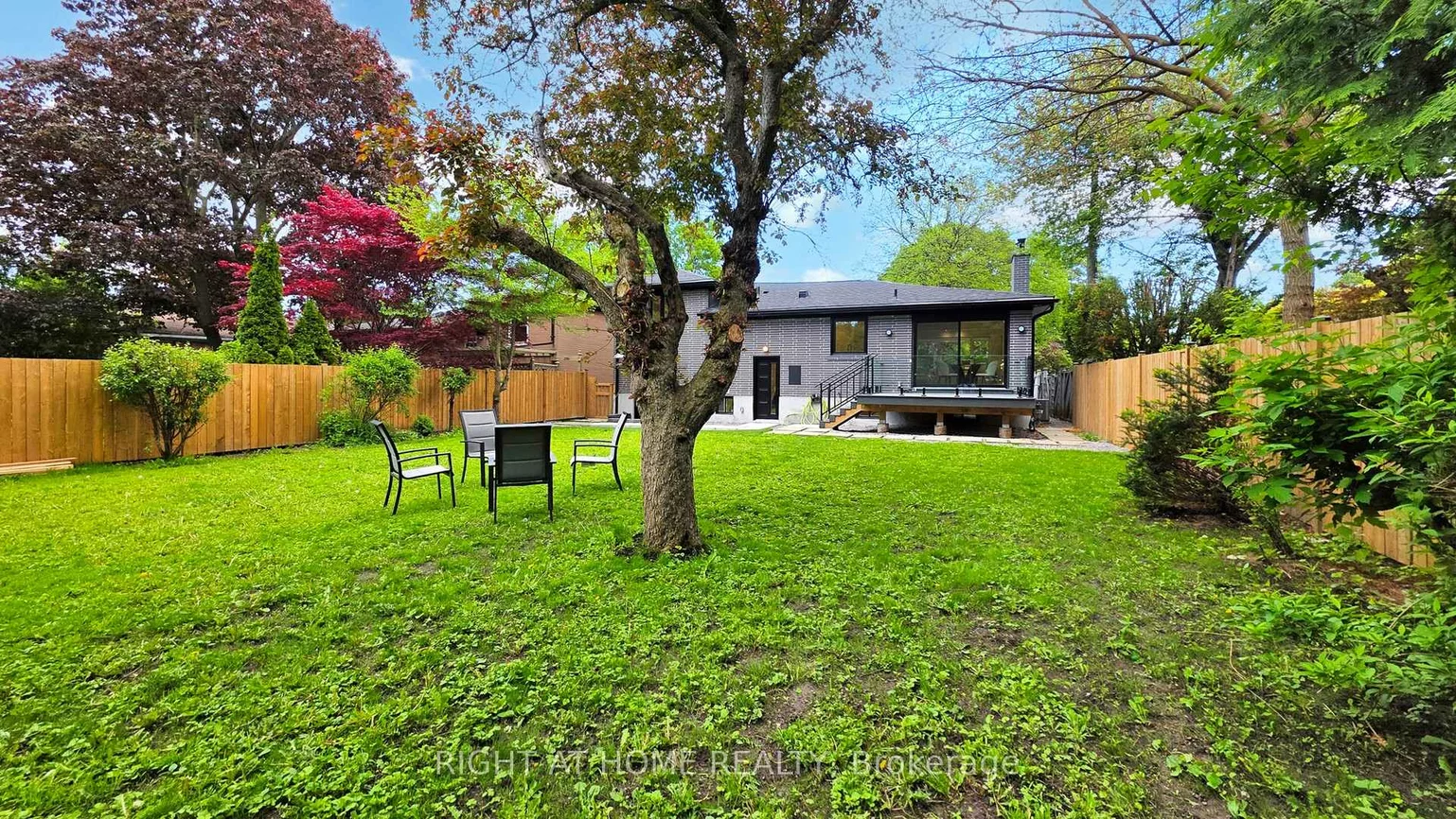 136, Santa Barbara, Willowdale West, Toronto