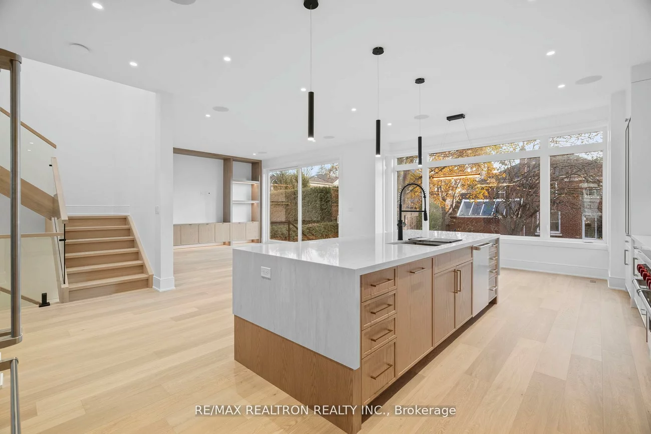 431, Heath, Leaside, Toronto