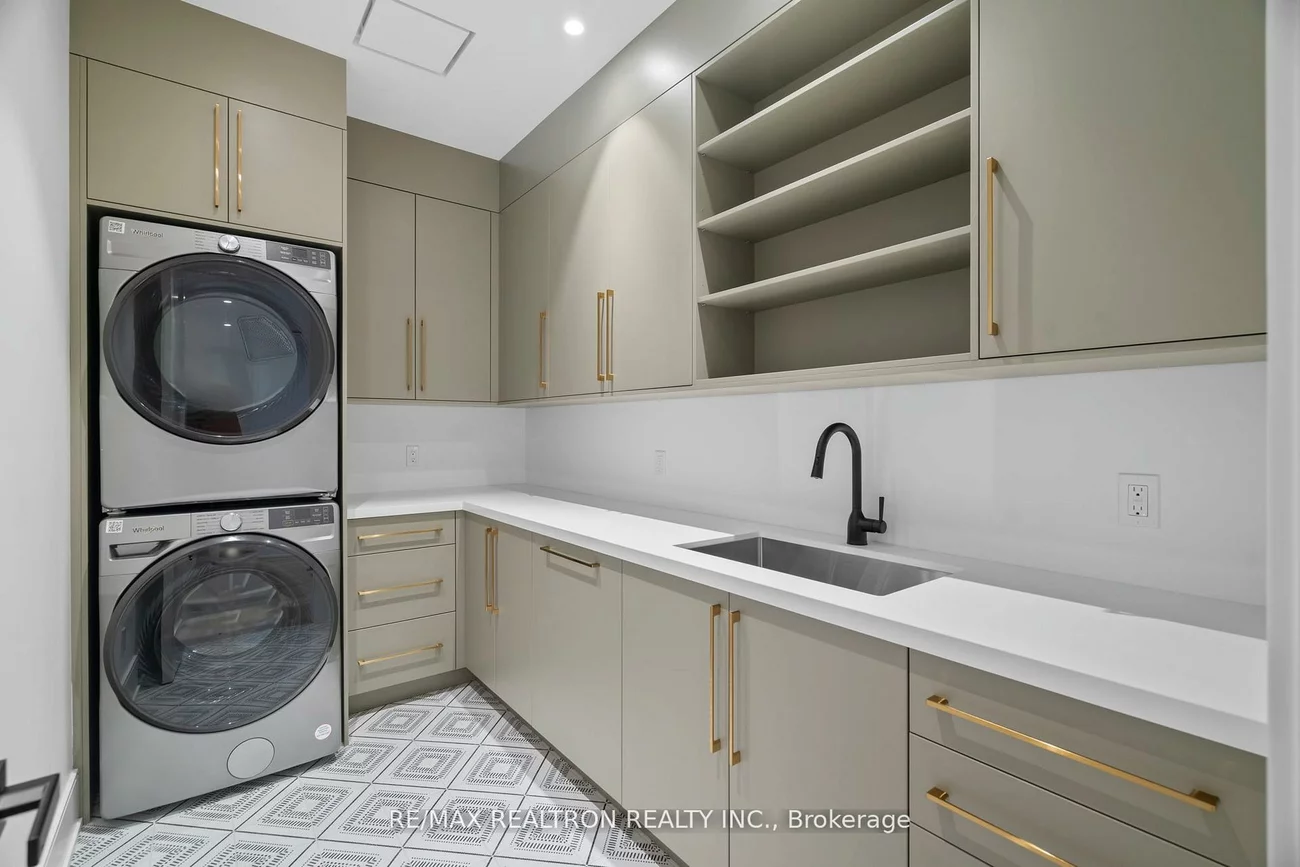 431, Heath, Leaside, Toronto
