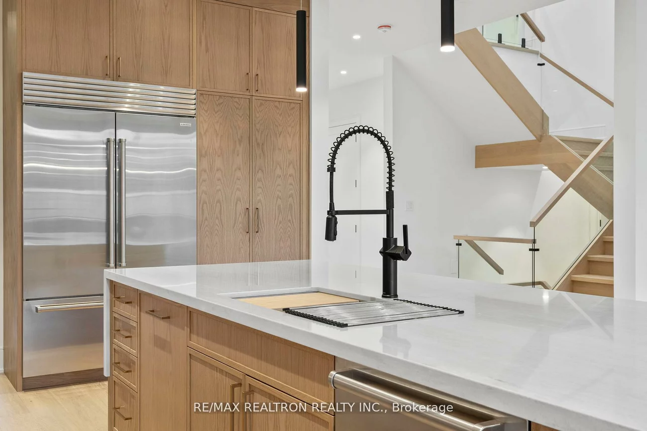 431, Heath, Leaside, Toronto
