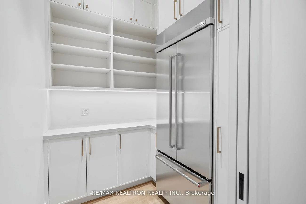 431, Heath, Leaside, Toronto