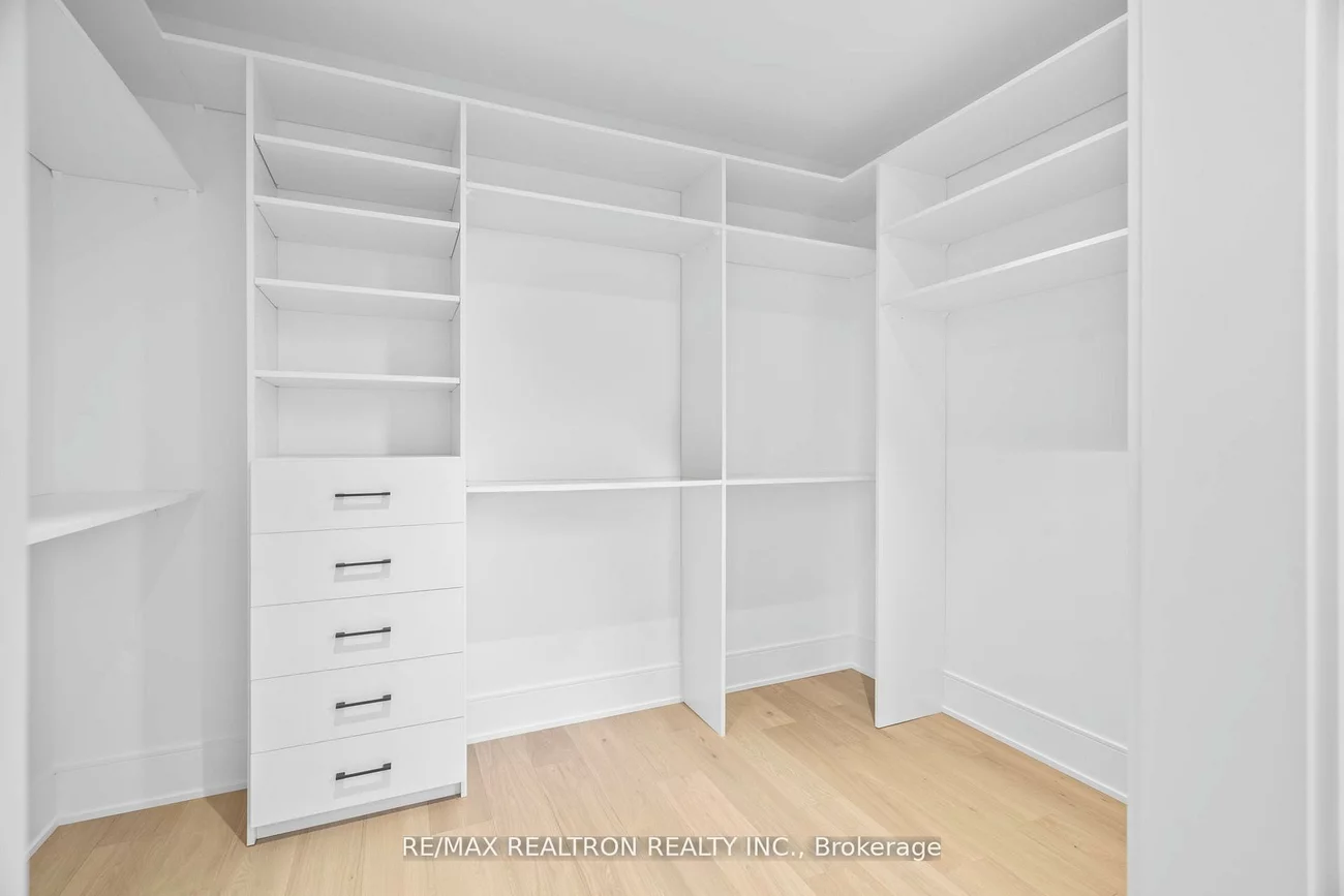 431, Heath, Leaside, Toronto