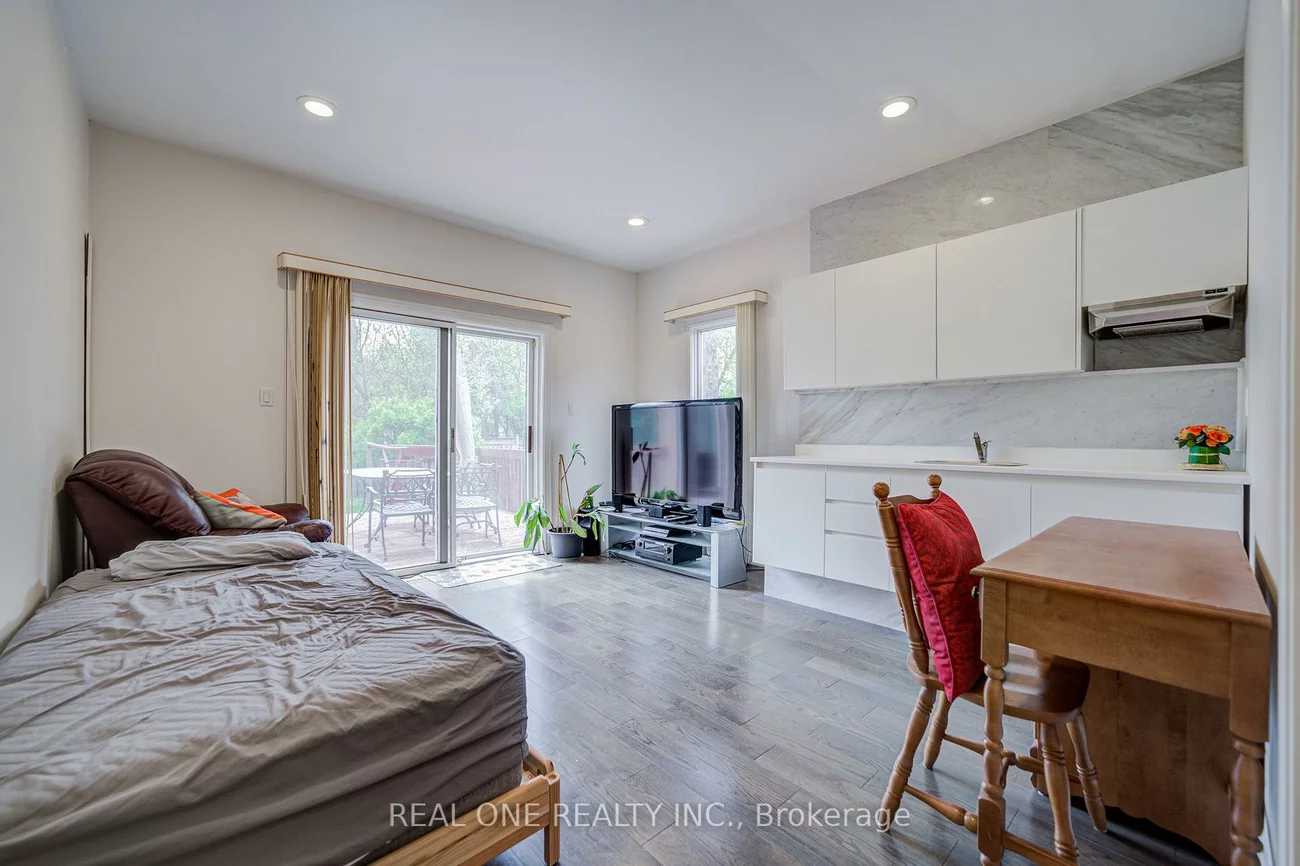 261, Mckee, Willowdale East, Toronto