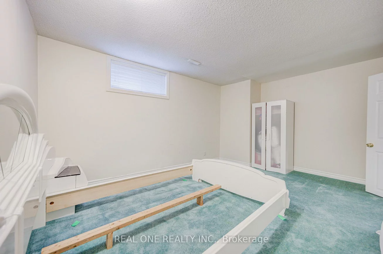 261, Mckee, Willowdale East, Toronto