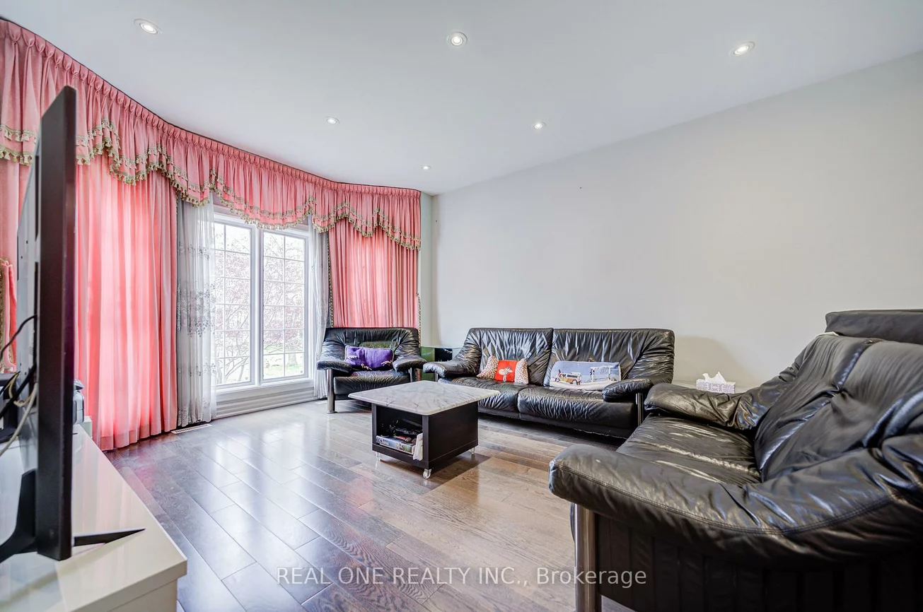 261, Mckee, Willowdale East, Toronto