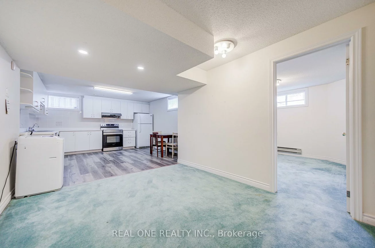 261, Mckee, Willowdale East, Toronto