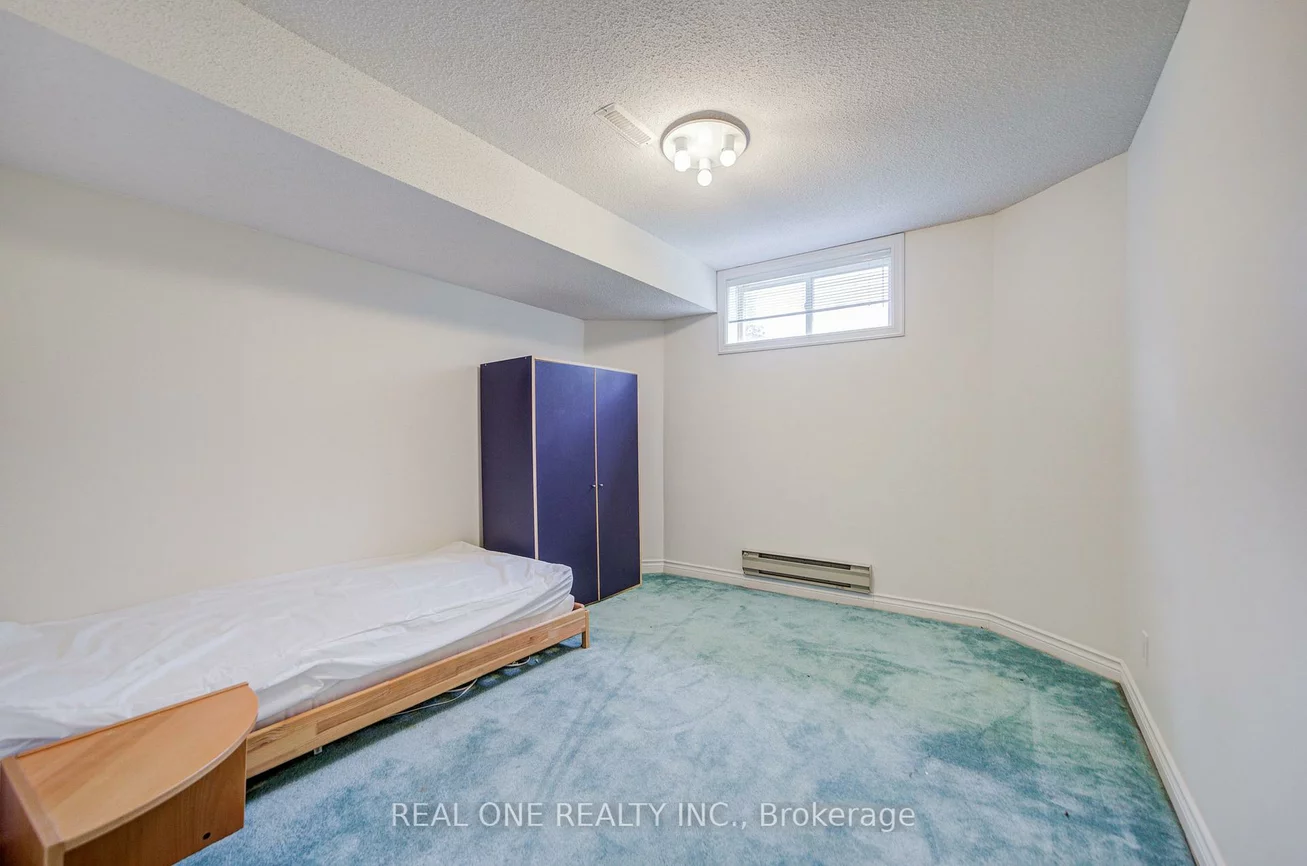 261, Mckee, Willowdale East, Toronto