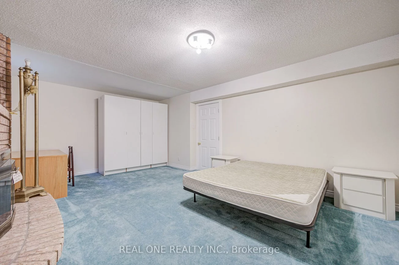 261, Mckee, Willowdale East, Toronto