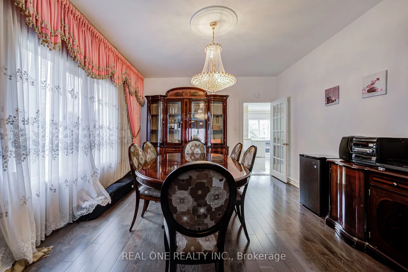 261, Mckee, Willowdale East, Toronto