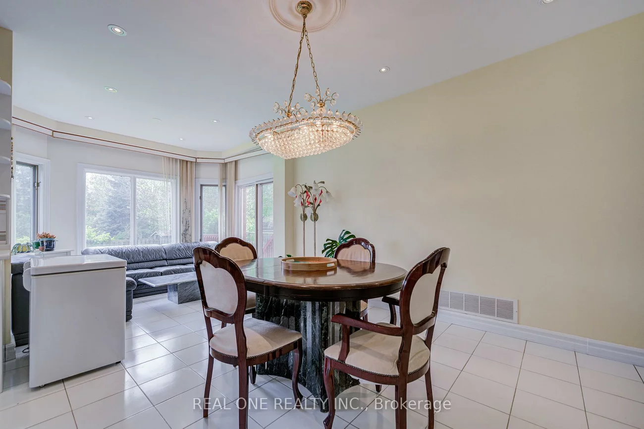 261, Mckee, Willowdale East, Toronto