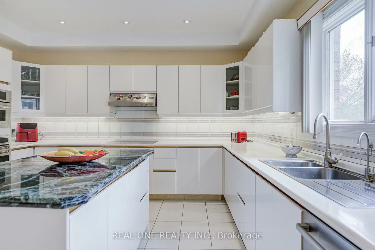 261, Mckee, Willowdale East, Toronto